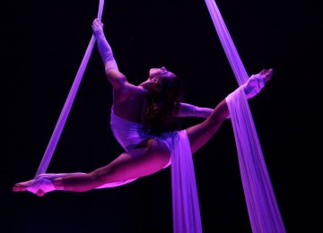 Beatrice Kessi 4- Aerial Silks - foto by Julia Heinbuch