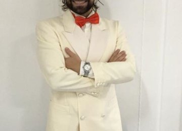 Simone before a show 