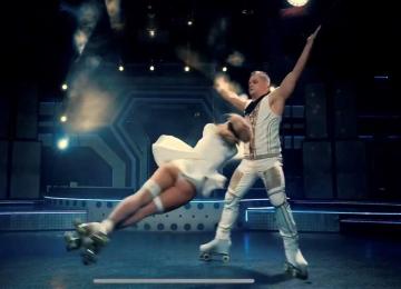 1459 Roller skating act