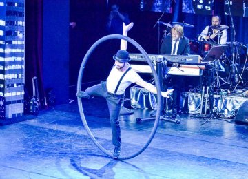 Cyr Wheel