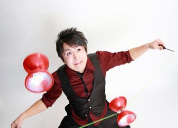 Horizontal diabolo juggling