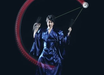 Horizontal diabolo juggling